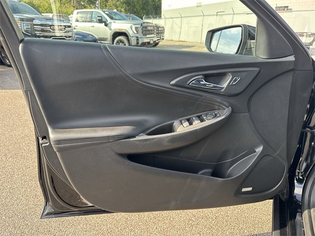 Chevrolet Malibu Vehicle Full-screen Gallery Image 21