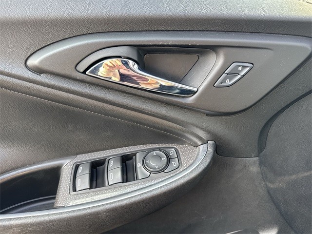 Chevrolet Malibu Vehicle Full-screen Gallery Image 22