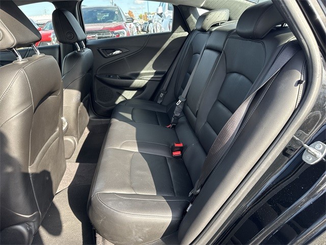 Chevrolet Malibu Vehicle Full-screen Gallery Image 24