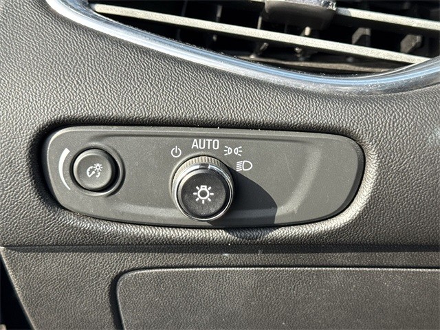 Chevrolet Malibu Vehicle Full-screen Gallery Image 34