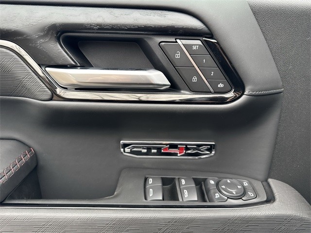 GMC Sierra 1500 Vehicle Full-screen Gallery Image 13