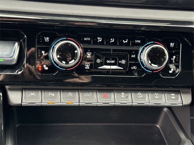 GMC Sierra 1500 Vehicle Full-screen Gallery Image 19