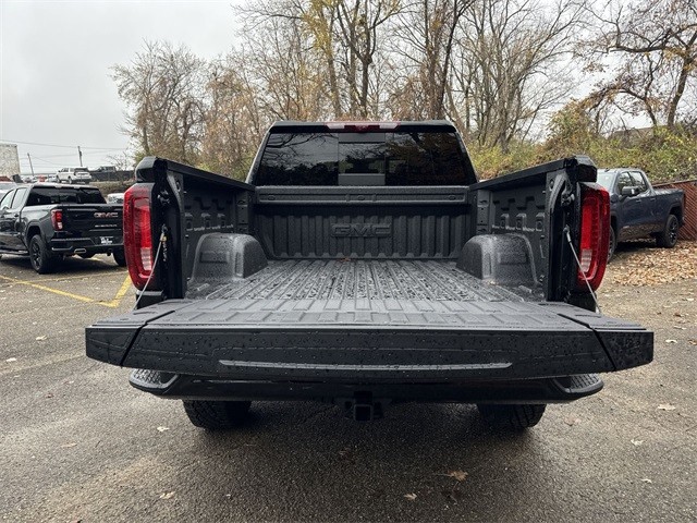 GMC Sierra 1500 Vehicle Full-screen Gallery Image 24