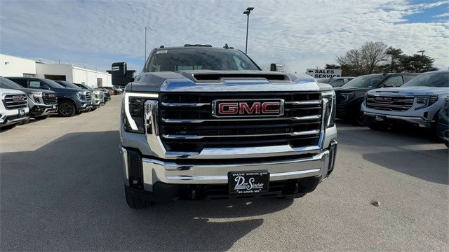 GMC Sierra 2500HD Vehicle Full-screen Gallery Image 03