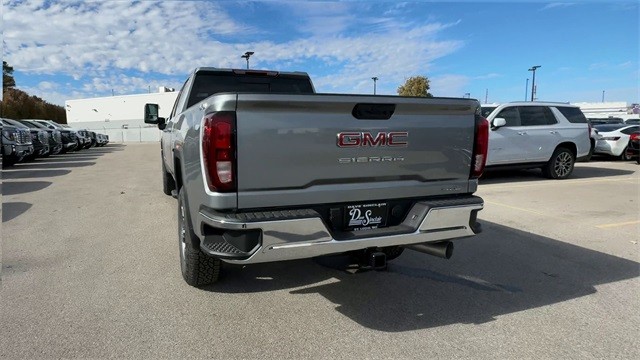 GMC Sierra 2500HD Vehicle Full-screen Gallery Image 07