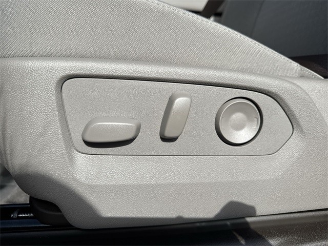 GMC Sierra 2500HD Vehicle Full-screen Gallery Image 12