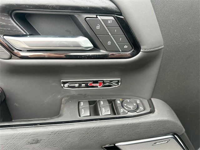 GMC Sierra 1500 Vehicle Full-screen Gallery Image 13