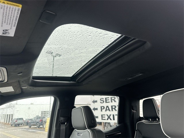 GMC Sierra 1500 Vehicle Full-screen Gallery Image 22