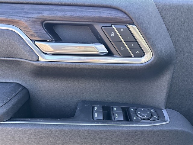 GMC Sierra 1500 Vehicle Full-screen Gallery Image 13