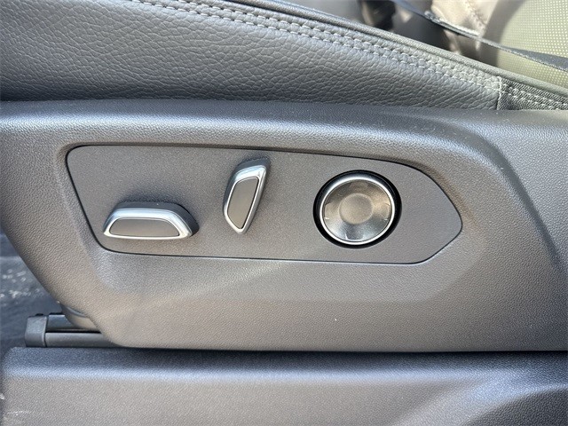 GMC Sierra 1500 Vehicle Full-screen Gallery Image 12