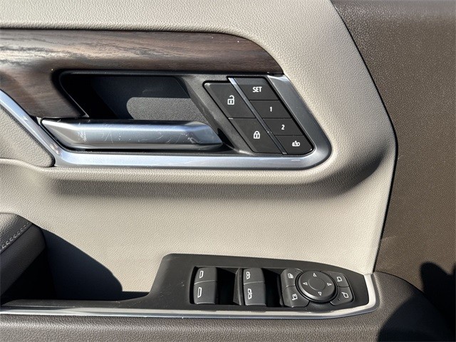 GMC Sierra 1500 Vehicle Full-screen Gallery Image 13