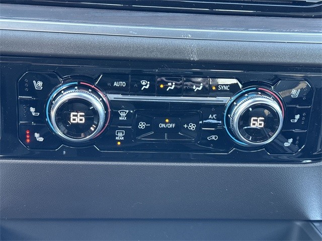 GMC Sierra 1500 Vehicle Full-screen Gallery Image 19