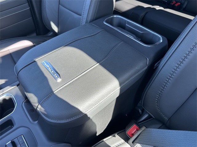 GMC Sierra 2500HD Vehicle Full-screen Gallery Image 21