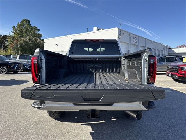 GMC Sierra 2500HD Vehicle Full-screen Gallery Image 24