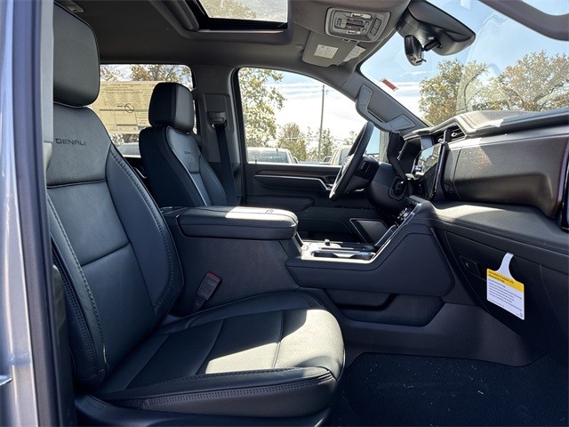 GMC Sierra 2500HD Vehicle Full-screen Gallery Image 25