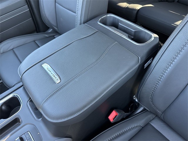 GMC Sierra 2500HD Vehicle Full-screen Gallery Image 21