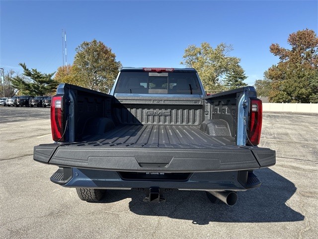 GMC Sierra 2500HD Vehicle Full-screen Gallery Image 24