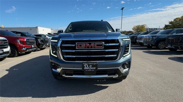 GMC Yukon Vehicle Full-screen Gallery Image 03