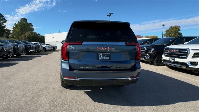 GMC Yukon Vehicle Full-screen Gallery Image 07