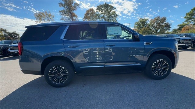 GMC Yukon Vehicle Full-screen Gallery Image 09