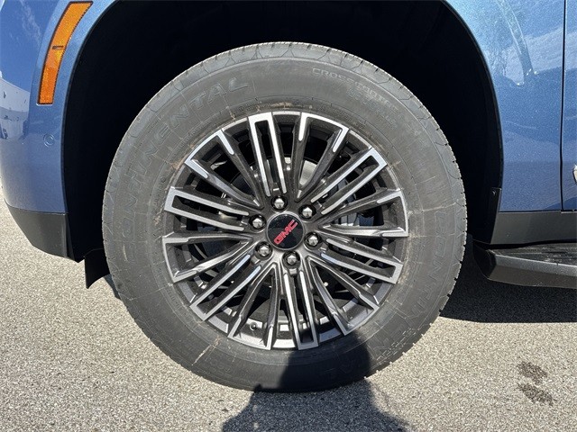 GMC Yukon Vehicle Full-screen Gallery Image 10