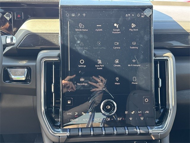 GMC Yukon Vehicle Full-screen Gallery Image 16