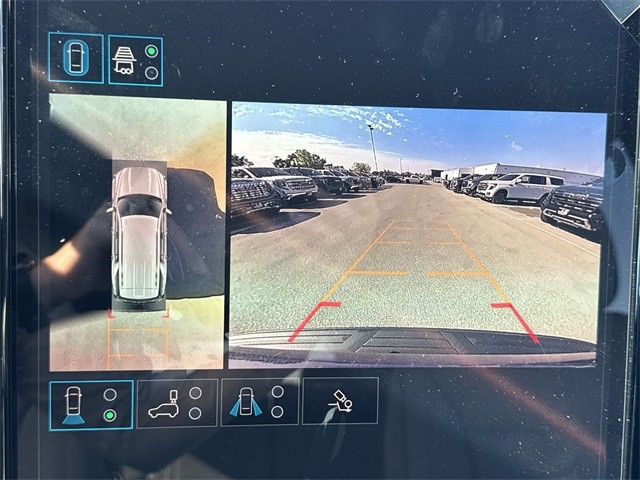 GMC Yukon Vehicle Full-screen Gallery Image 17