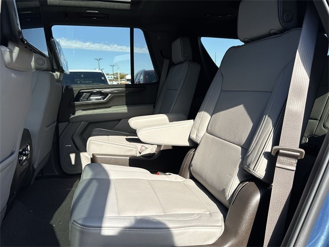 GMC Yukon Vehicle Full-screen Gallery Image 23