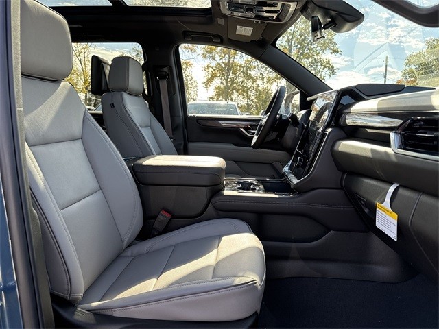 GMC Yukon Vehicle Full-screen Gallery Image 26