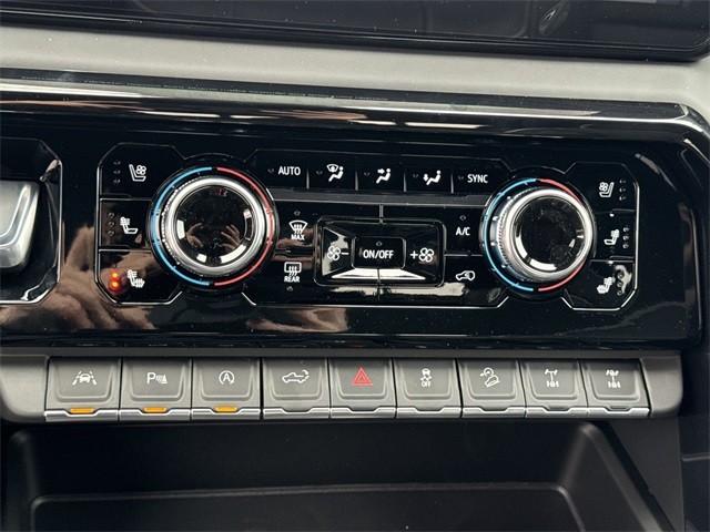 GMC Sierra 1500 Vehicle Full-screen Gallery Image 19