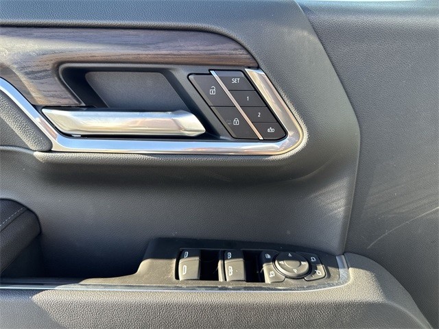 GMC Sierra 1500 Vehicle Full-screen Gallery Image 13