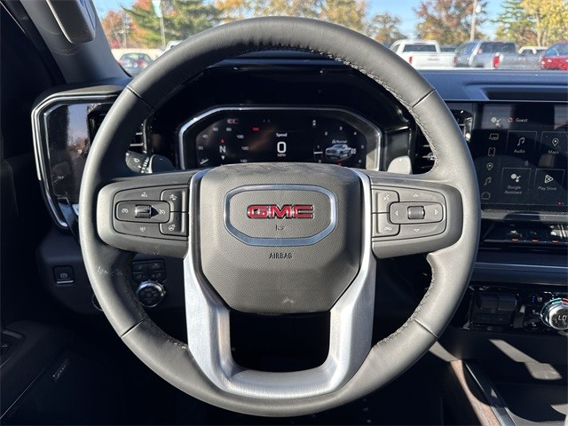 GMC Sierra 1500 Vehicle Full-screen Gallery Image 14