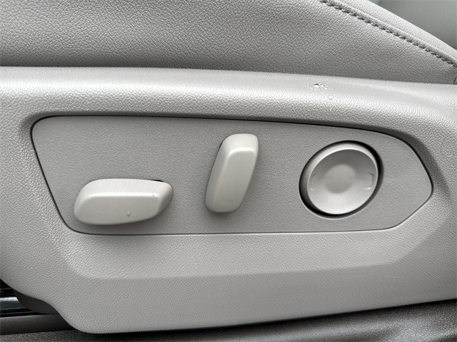 GMC Sierra 1500 Vehicle Full-screen Gallery Image 12