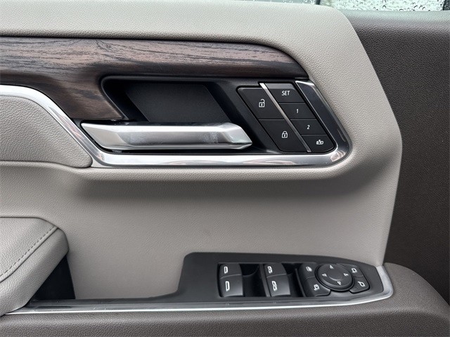 GMC Sierra 1500 Vehicle Full-screen Gallery Image 13