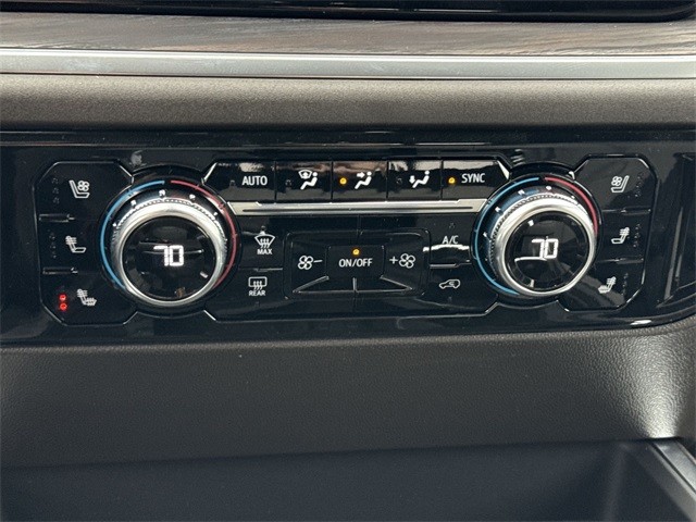 GMC Sierra 1500 Vehicle Full-screen Gallery Image 19