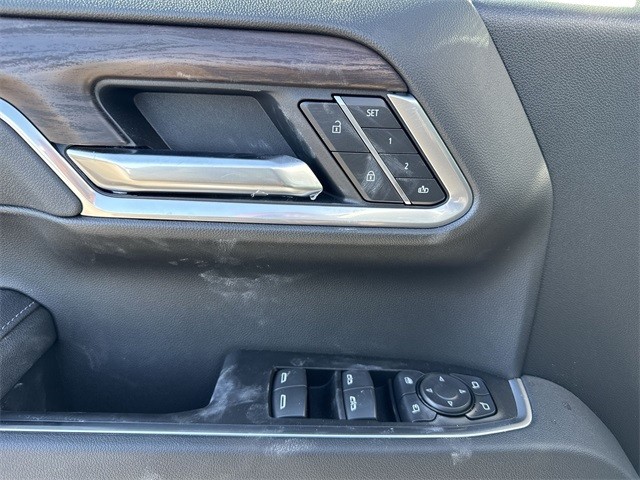 GMC Sierra 1500 Vehicle Full-screen Gallery Image 13