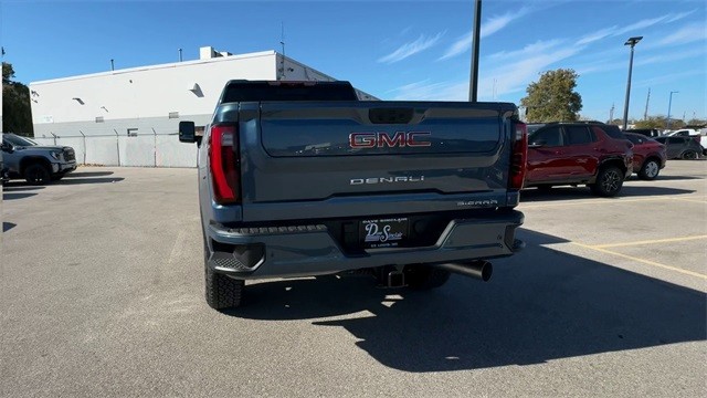 GMC Sierra 2500HD Vehicle Full-screen Gallery Image 07