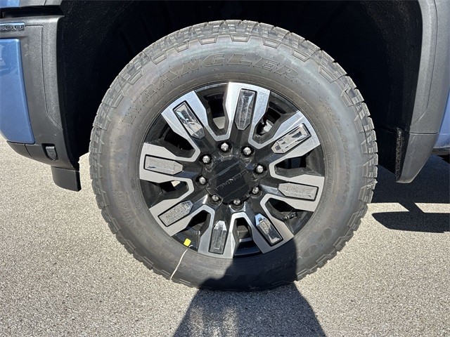 GMC Sierra 2500HD Vehicle Full-screen Gallery Image 10