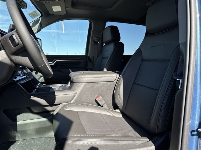 GMC Sierra 2500HD Vehicle Full-screen Gallery Image 11