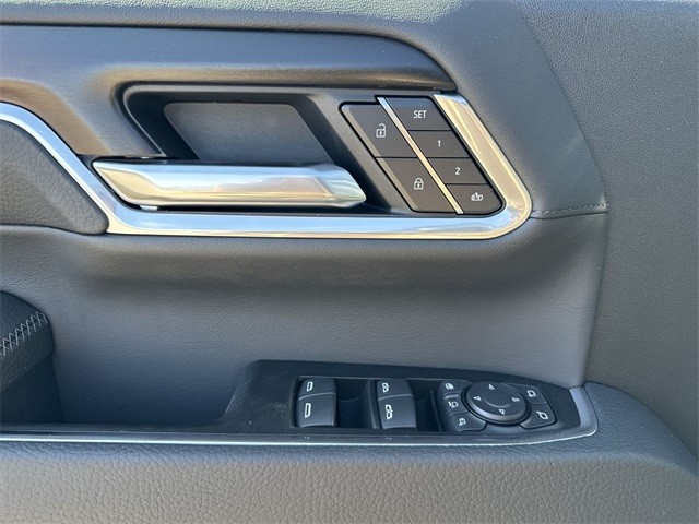 GMC Sierra 2500HD Vehicle Full-screen Gallery Image 13