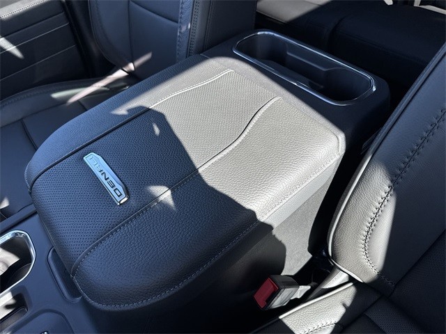 GMC Sierra 2500HD Vehicle Full-screen Gallery Image 21