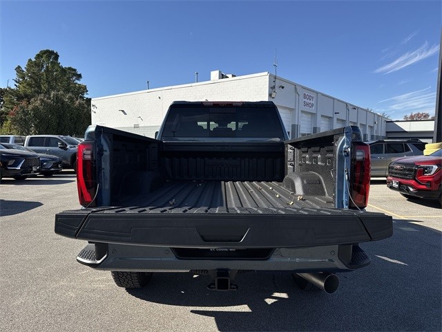 GMC Sierra 2500HD Vehicle Full-screen Gallery Image 24