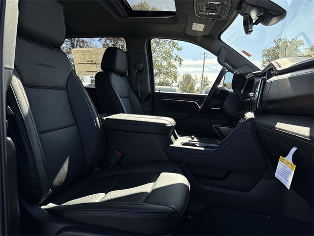 GMC Sierra 2500HD Vehicle Full-screen Gallery Image 25