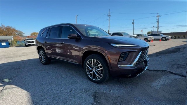 Buick Enclave Vehicle Full-screen Gallery Image 02