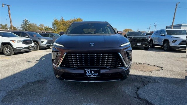 Buick Enclave Vehicle Full-screen Gallery Image 03