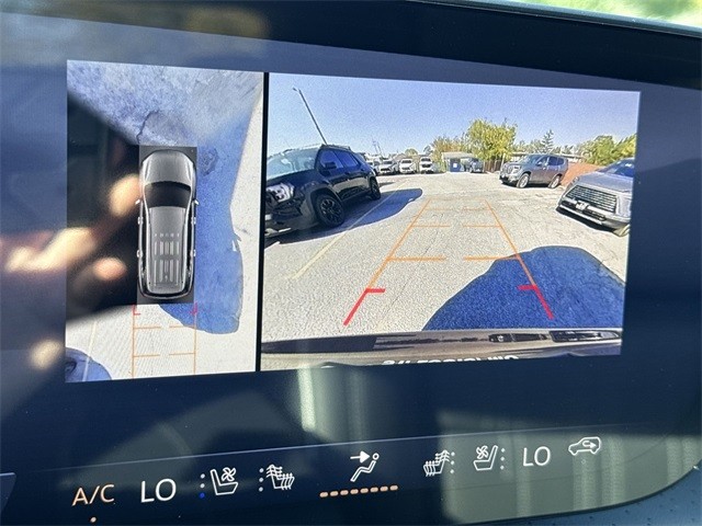 Buick Enclave Vehicle Full-screen Gallery Image 17