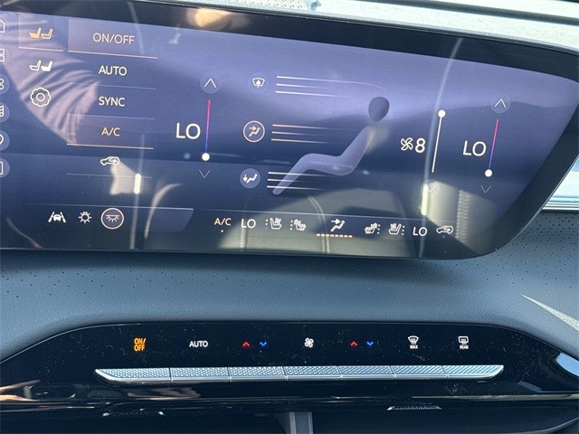 Buick Enclave Vehicle Full-screen Gallery Image 19