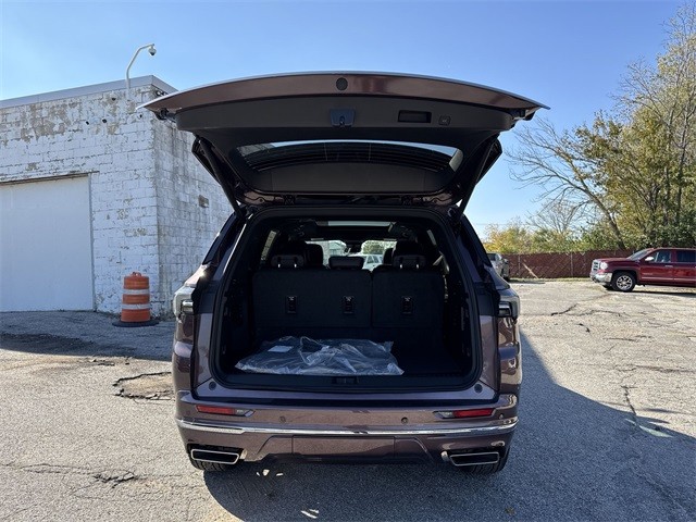 Buick Enclave Vehicle Full-screen Gallery Image 25