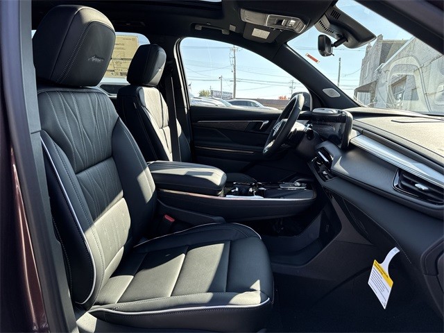 Buick Enclave Vehicle Full-screen Gallery Image 26