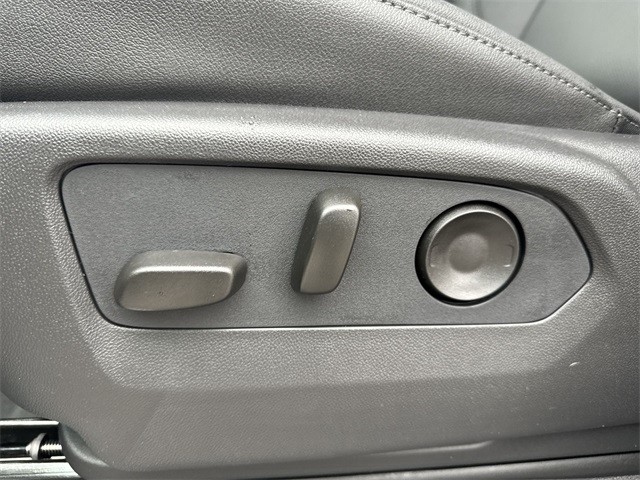 GMC Sierra 1500 Vehicle Full-screen Gallery Image 12